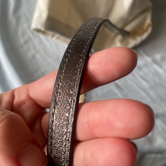 Gorgeous and cute metallic silver mini crossbody. - Picture 6 of 7